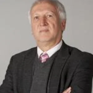 nota_isaac_dyner_rezonzew.jpg