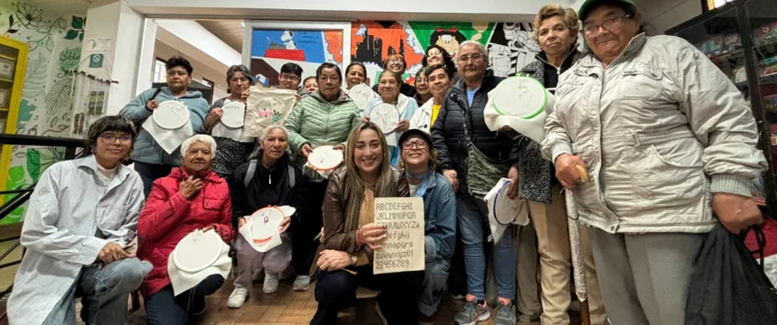 estudiantes-de-utadeo-en-taller-de-tejido.png